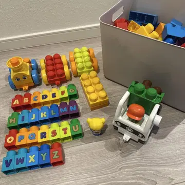 컬러풀한 알파벳 블록 완구