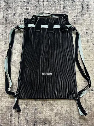 LASTFRAME TWO TONE KNAPSACK/니트 백