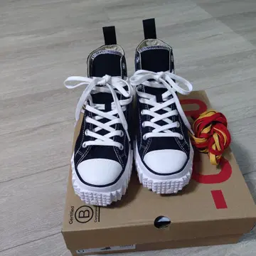 [ CCILU ] 통굽 블랙/화이트 하이컷 스니커즈