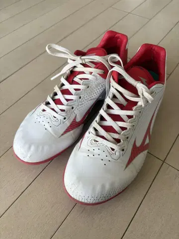 미즈노 스파이크 슈즈 화이트/레드