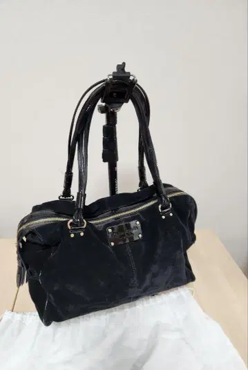 kate spade 케이트 스페이드 블랙 스웨이드 패턴트 레더 핸드백