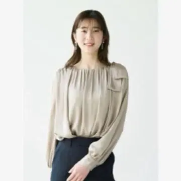 루니의 택 포함 새상품 블라우스
