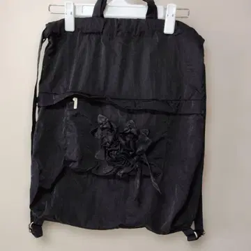 로베르타 간 루피 블랙 플라워 모티브 냅색