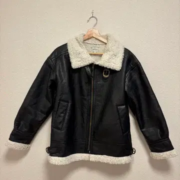 emi+ 블랙 가죽 보아 무스탕 코트 M 사이즈