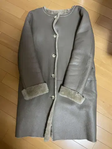 빔즈 양가죽 리얼 무스탕 코트 자켓