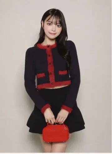 네이비와 레드 크롭 가디건