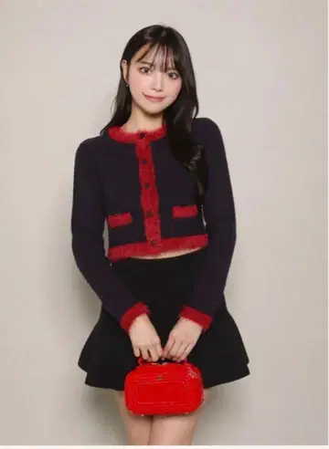 네이비와 레드 크롭 가디건