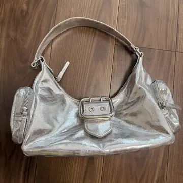 [ 새상품급 ] MOUSSY 메탈릭 실버 숄더백 y2k