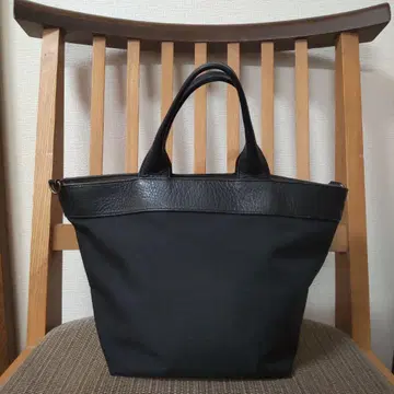 BARNEYS NEWYORK 블랙 캔버스 및 가죽 토트백 벨트 포함