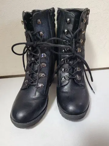 GUESS 레이스업 부츠