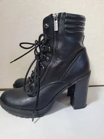 GUESS 레이스업 부츠