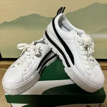 Puma 통굽 화이트 스니커즈