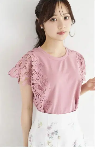 새상품 미사용 토코 클로젯 리본 플라워 레이스 장식 티셔츠 풀오버