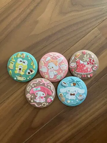 산리오 자수 캔뱃지