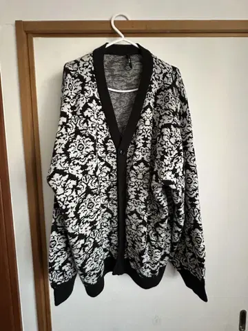 HALLHAM 꽃무늬 가디건 L 사이즈