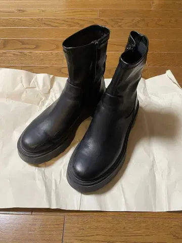 ZARA 블랙 사이드 고어 부츠 통굽