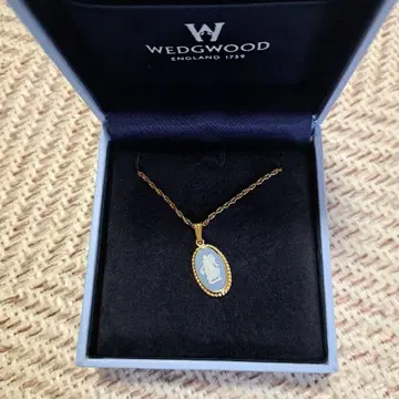 Wedgwood 오벌 펜던트 목걸이