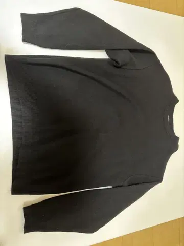 블랙 크루넥 긴팔 니트