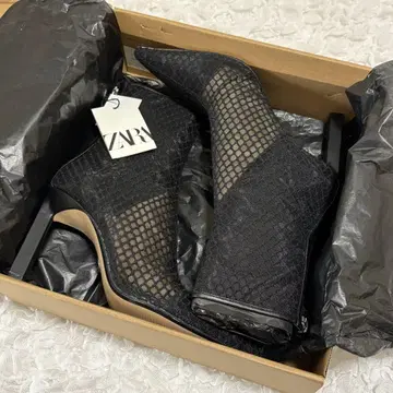 ZARA 메쉬 부츠