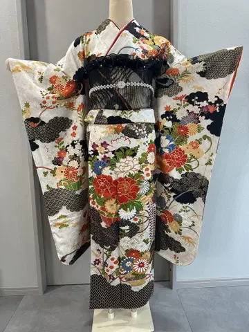특별 가격! 선착순! 순수 실크 후리소데 세트 금실 자수