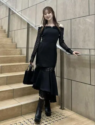 rienda 오프숄더 레이스 콤비 머메이드 원피스