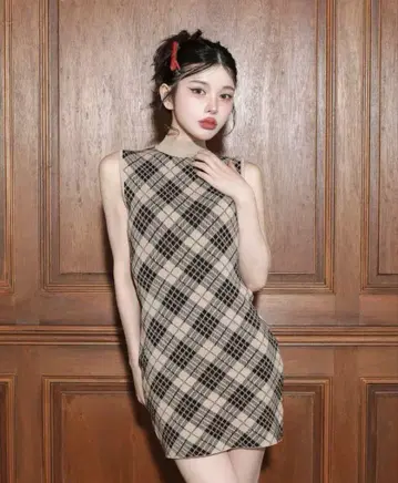 다리치 체크 자카드 슬리브리스 니트 미니 원피스
