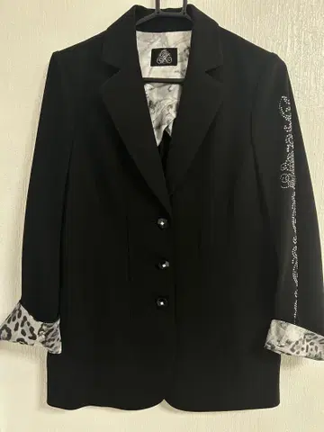 새상품급! 이타리야 9호 블랙 스팽글 테일러드 자켓