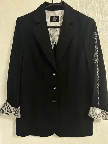 새상품급! 이타리야 9호 블랙 스팽글 테일러드 자켓