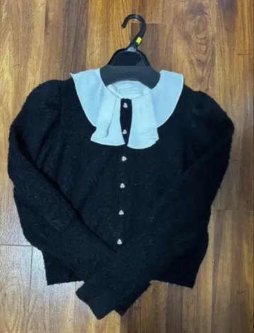 CELFORD 프릴 칼라 비쥬 가디건 스웨터