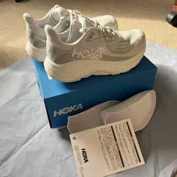 HOKA 그레이 스니커즈