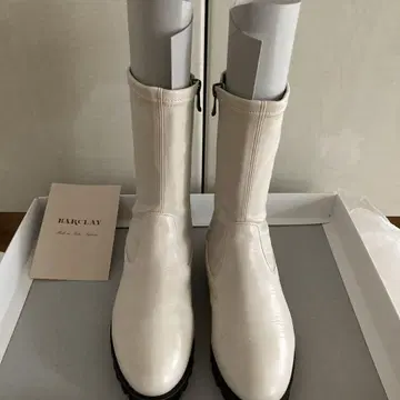 BARCLAY 화이트 롱 부츠