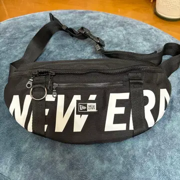 NEW ERA 바디백 블랙 새상품급