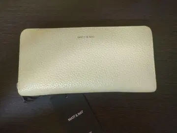 MATT & NAT 크림색 장지갑