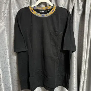 XLARGE T셔츠 블랙 장식 포켓