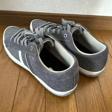 어드미럴 스니커즈 그레이 스웨이드 캐주얼 스니커즈