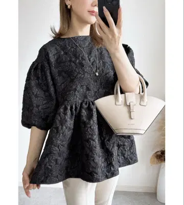 노스탤지어 자카드 페플럼 튜닉 블랙 플라워 무늬 튜닉 반팔