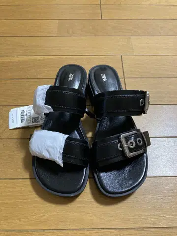 ZARA 버클 플레인 샌들