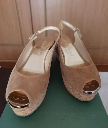 지미추 웨지솔 샌들 베이지