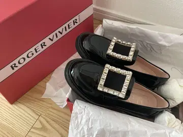 미사용품 Roger Vivier 버클 패턴트 레더 로퍼 36