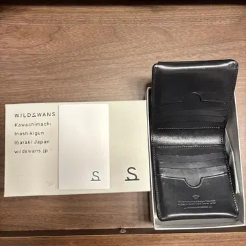 WILD SWANS 천연 가죽 블랙 접이식 지갑