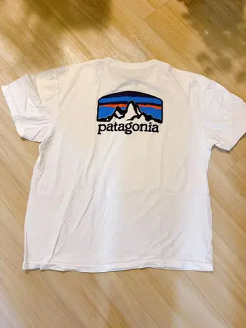 patagonia 화이트 T셔츠 L 사이즈