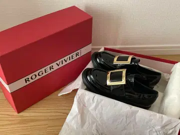 미사용품 Roger Vivier 버클 패턴트 레더 로퍼 37