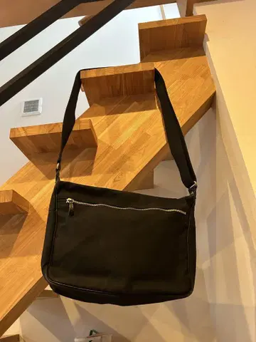 오로비안코 블랙 숄더백 지퍼 포켓 부착