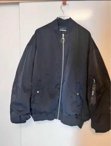 MA-1 스타일 블랙 자켓