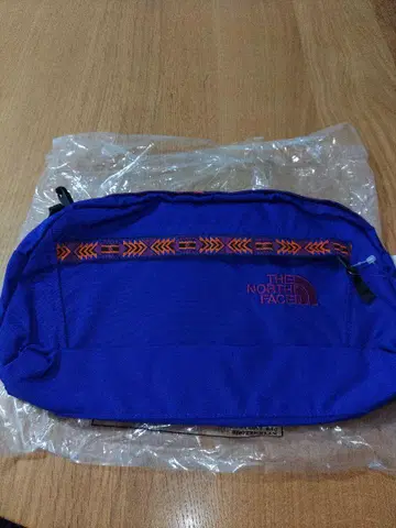THE NORTH FACE 레이지 컬러 바디백 보라색