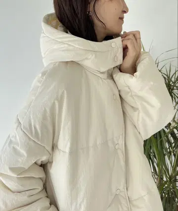 NICE CLAUP 후드 탈부착 가능 미들 페이크 다운 자켓