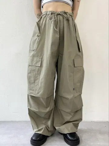 후즈후 갤러리 파라슈트 와이드 팬츠