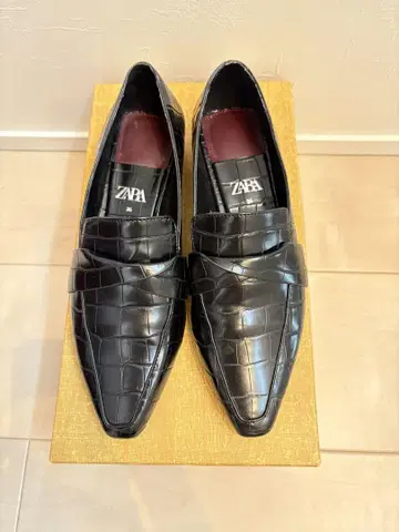 ZARA 악어 엠보싱 블랙 로퍼