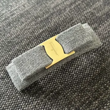 [ 정품 ] 살바토레 페라가모 머리핀 그레이 머리핀