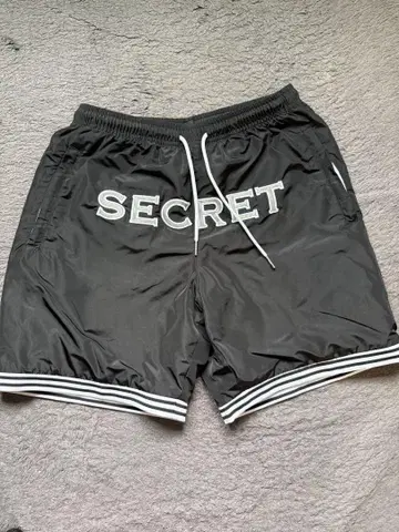 블랙 SECRET 하프 팬츠